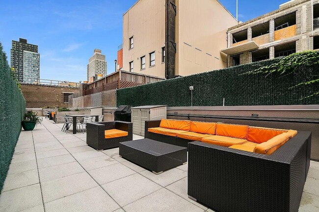 Building Photo - 5-19 Borden Ave