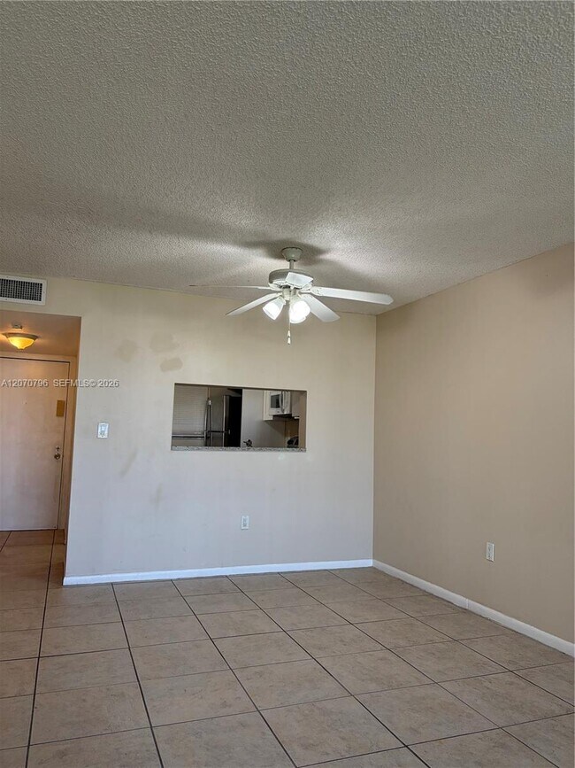 Building Photo - 10865 SW 112th Ave