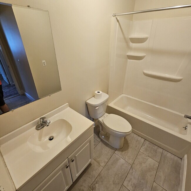 Building Photo - Upper 2 Bedroom Unit with New Carpet and F...