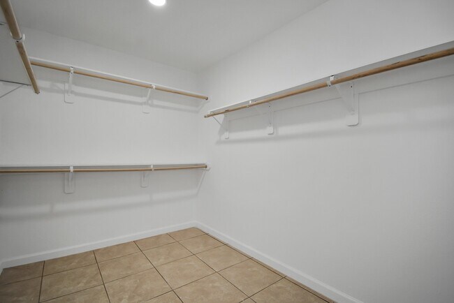 Building Photo - 6439 Hidden Arbor Ln