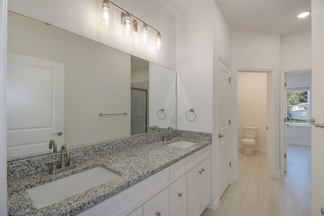 Building Photo - 435 Cierra Oaks Cir