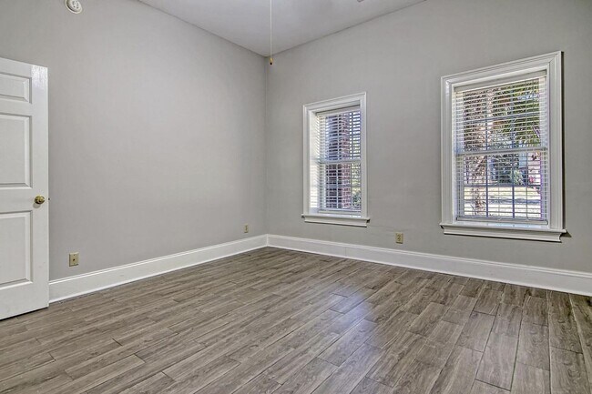 Building Photo - 4 Bedroom 3.5 Bath House in St. Thomas Poi...