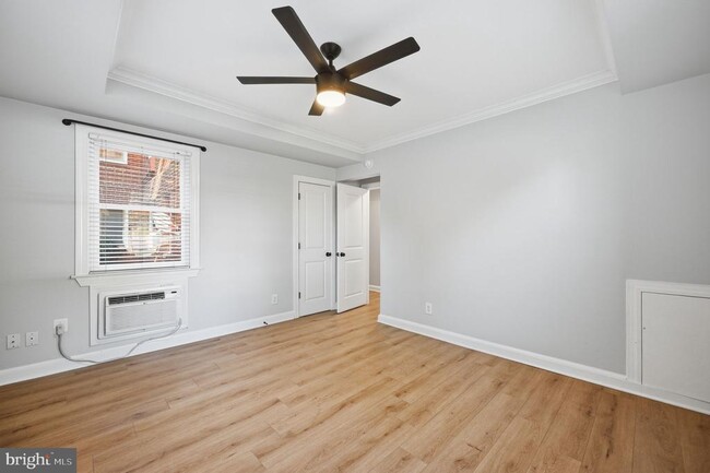 Building Photo - 906 S Washington St