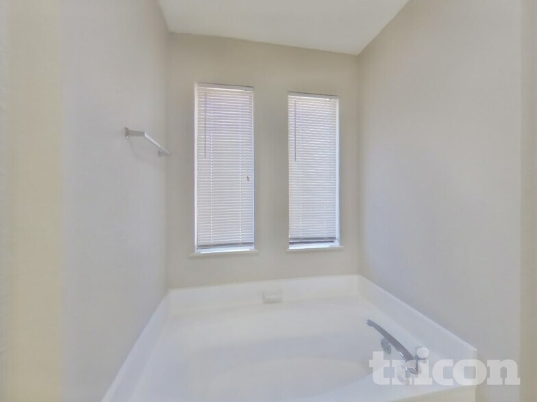 Building Photo - 934 Robinwood Dr