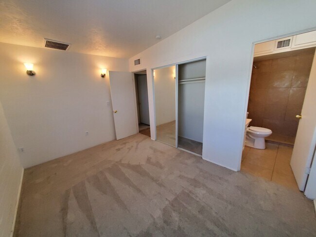 Building Photo - 4 bedrooms and 2 bathrooms with A/C.