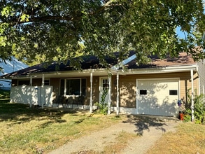 Building Photo - 226 Woodland Dr