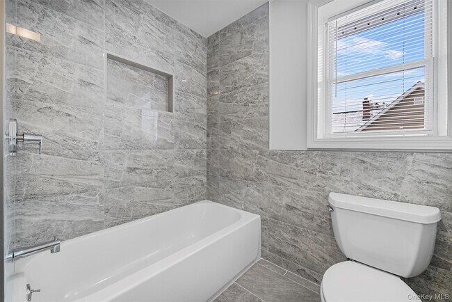 Building Photo - 917 Parkway Pl