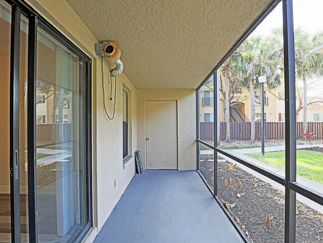 Building Photo - 5305 Summerlin Rd