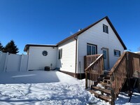 Building Photo - Spacious Single Family Home