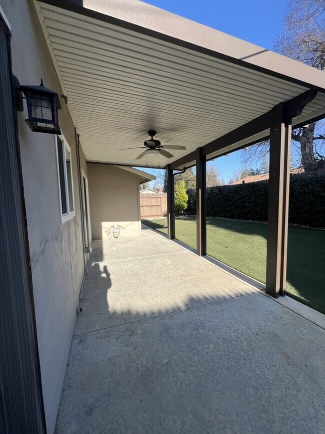 Building Photo - 5535 Skyridge Dr