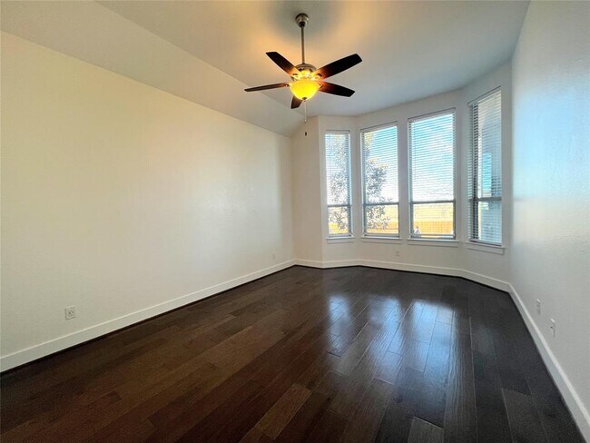 Building Photo - 6124 Teodoro Bend