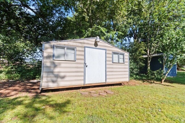 Building Photo - 507 Clift Dr