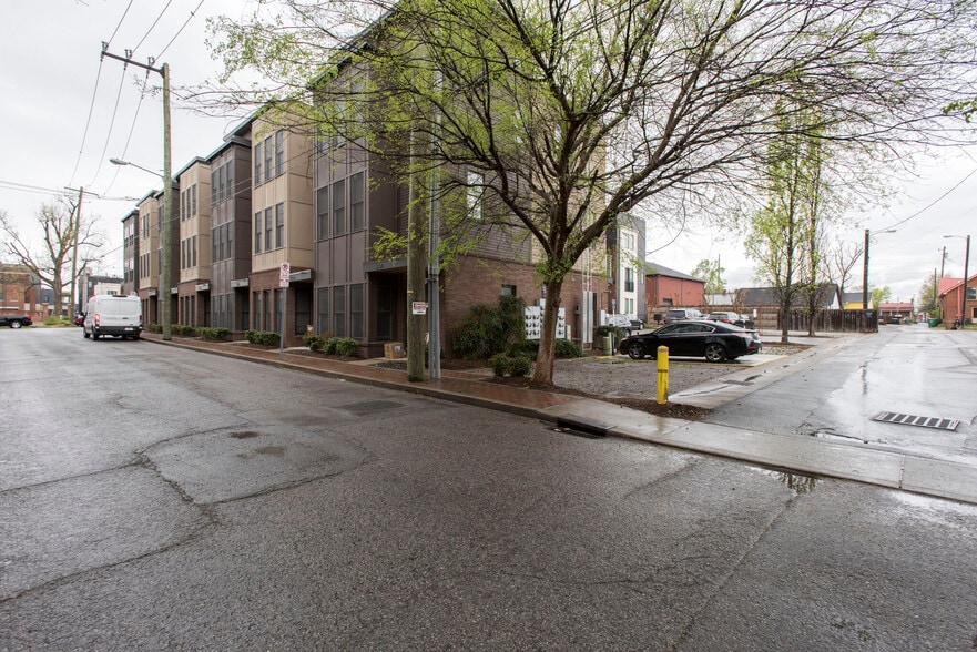 Building Photo - 508 Madison St