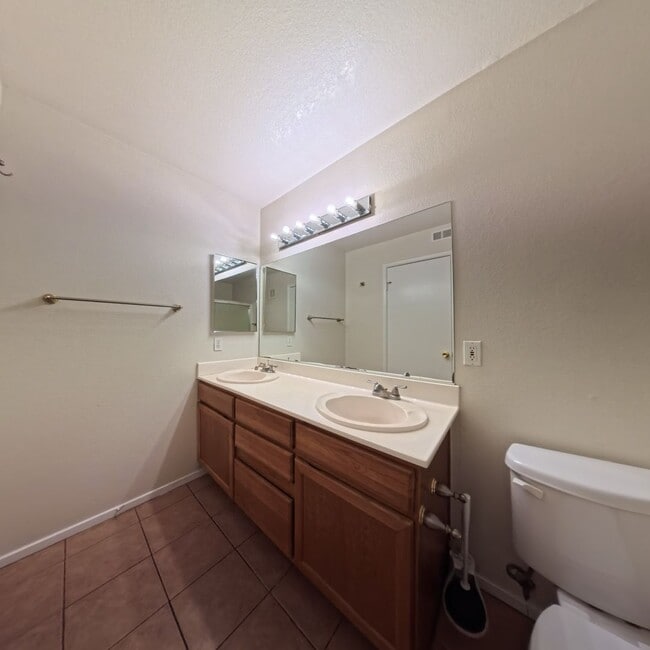 Building Photo - 3125 Casey Dr