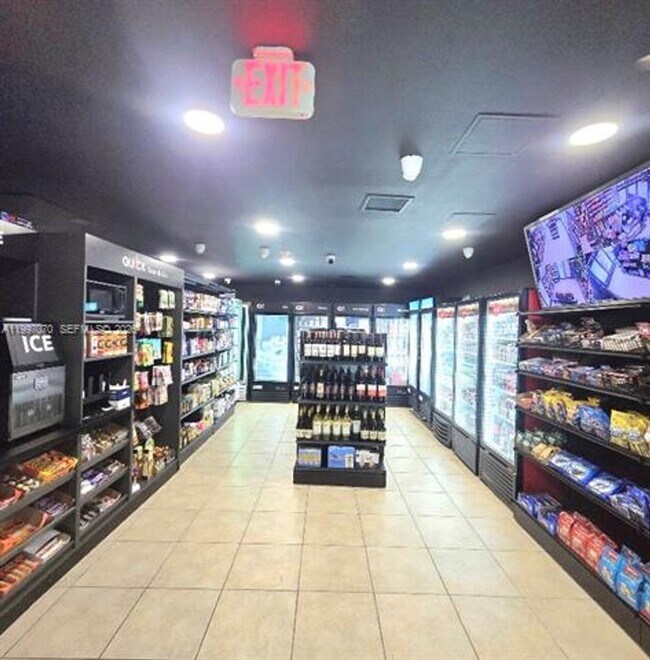 Building Photo - 1155 Brickell Bay Dr