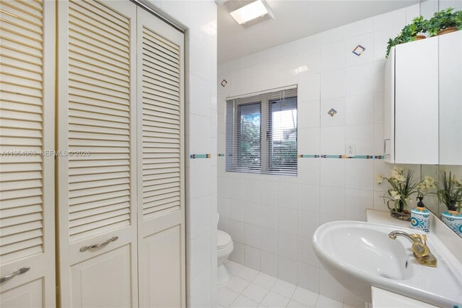 Building Photo - 278 S Island Rd