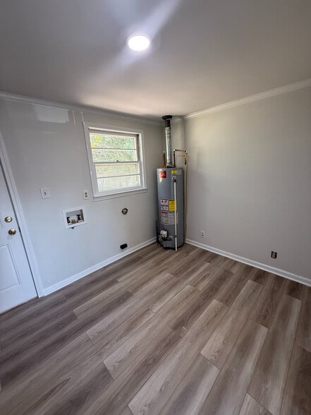 Building Photo - Room in House on Hand Cir