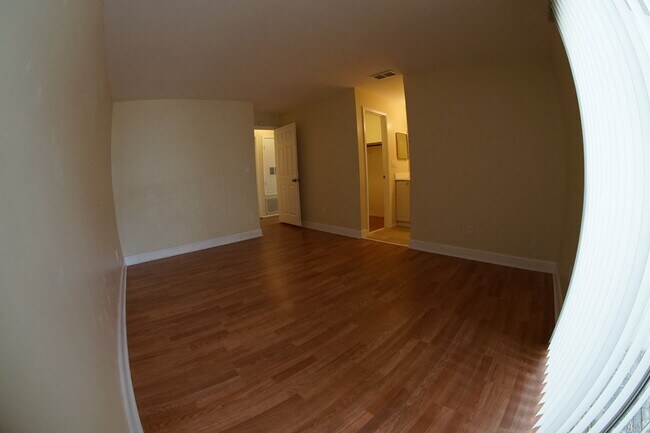 Building Photo - 6158 Sandcrest Cir