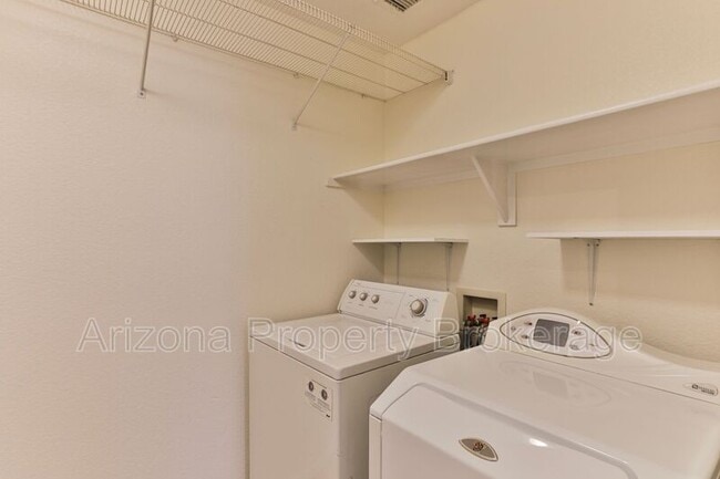Building Photo - 1885 E Palomino Dr