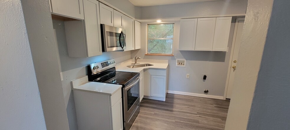 Kitchen - 113 N McKown Ave