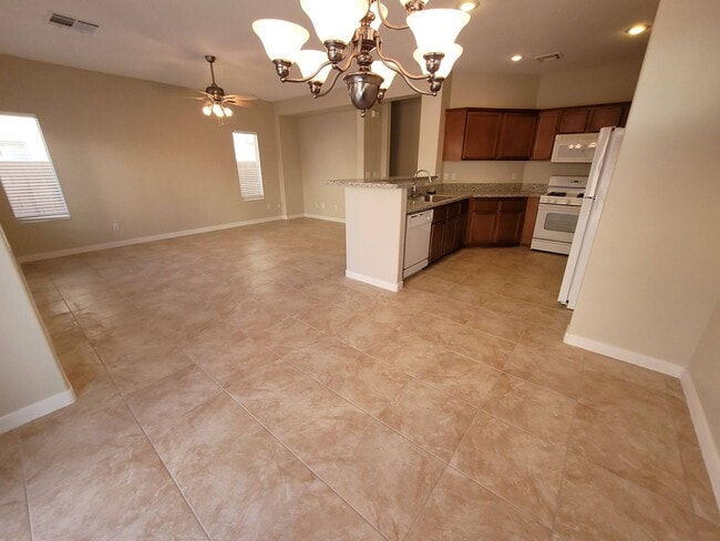 Building Photo - Immaculate 3 Bedroom Home in a Gated Commu...