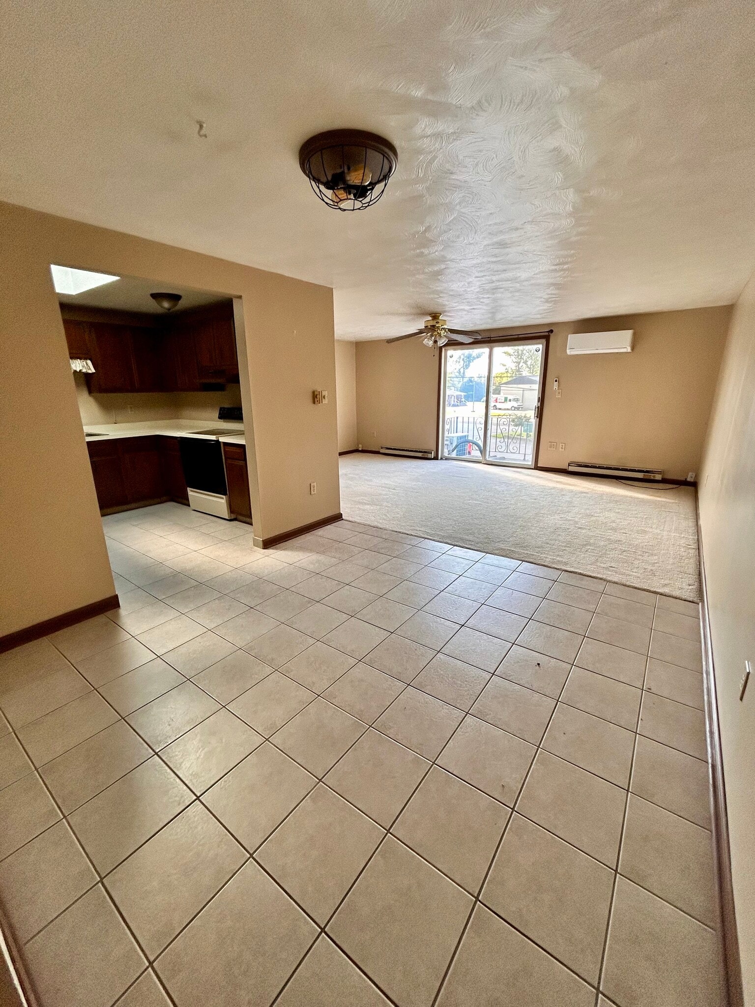 Dining area - 8962 Porter Rd