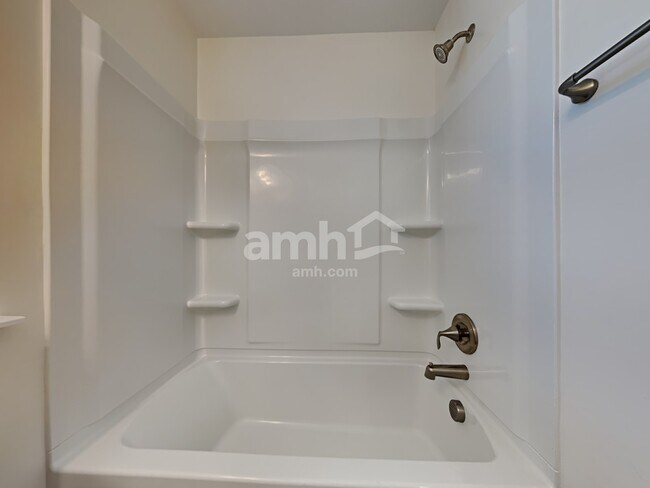 Building Photo - 984 Theodore Rd