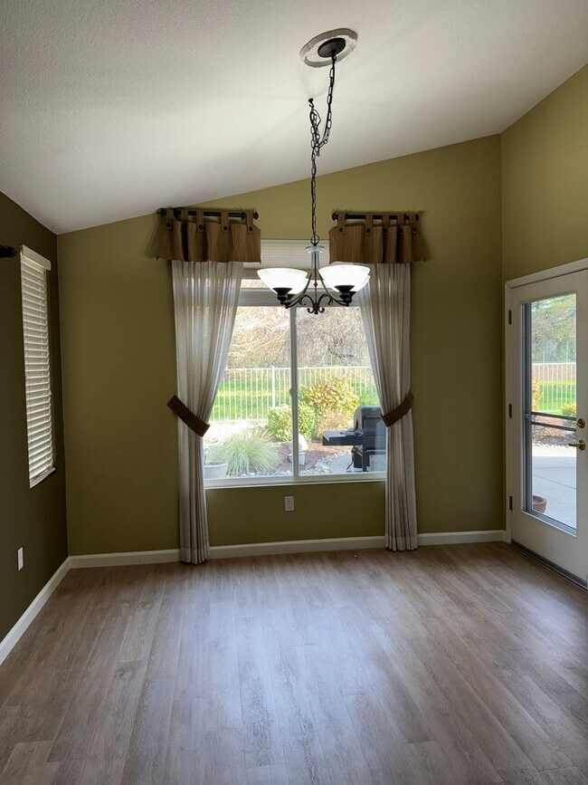 Building Photo - DEL WEBB 55+ Adult Community in Roseville!