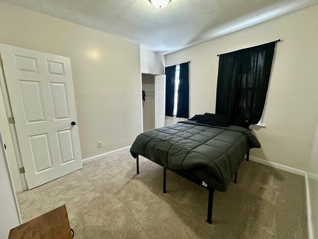 Building Photo - More value than the rent and closer to downtown.