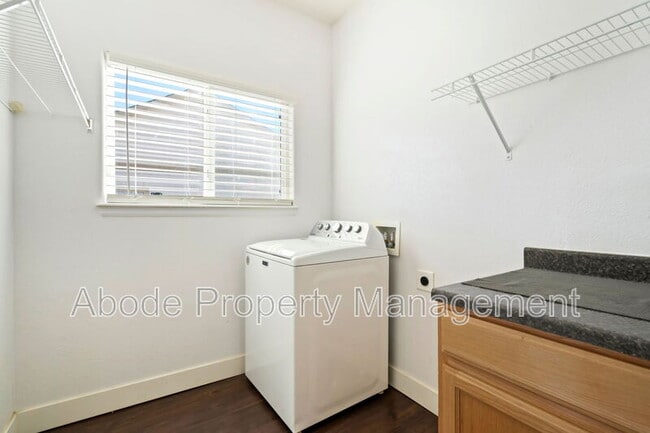 Building Photo - 2829 Avocado Ave
