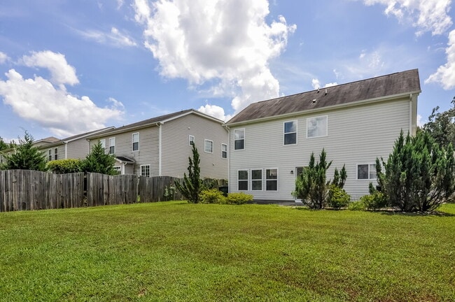 Building Photo - 7211 Great Laurel Dr