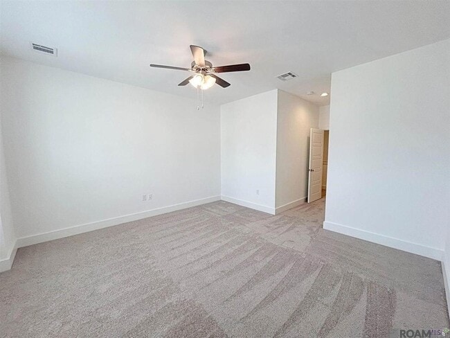 Building Photo - 610 Lake Shelf Dr