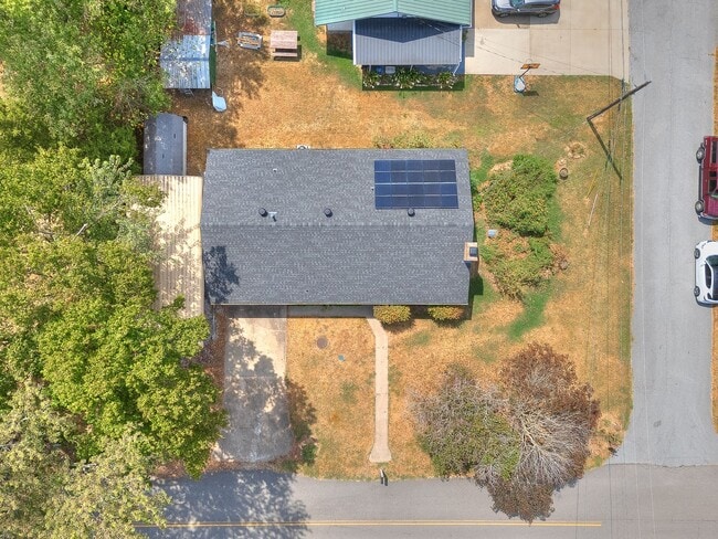 Building Photo - 463 E Johnson Ave