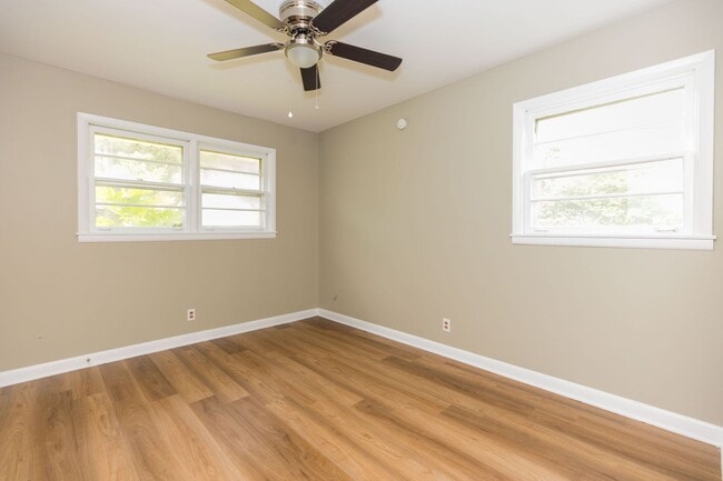 Building Photo - 3 Bedroom