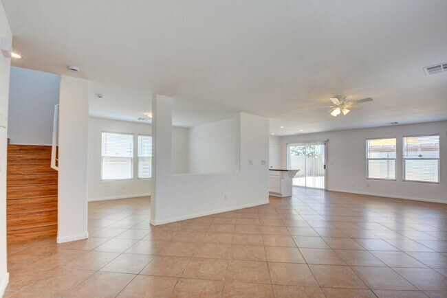 Building Photo - Fabulous 3 bed/2.5 bath two-story home in ...