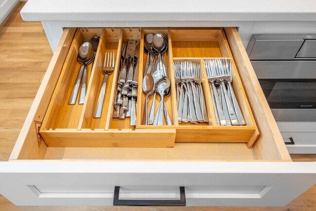 Building Photo - 2019 James St