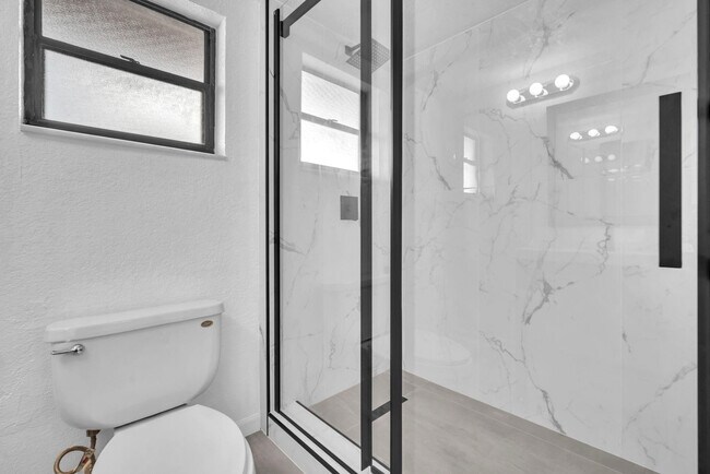 Building Photo - 3100 N Pine Island Rd