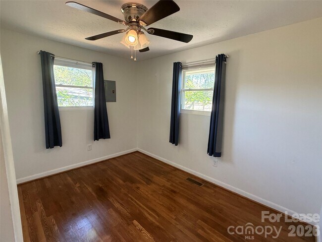 Building Photo - 910 Edgemont Ave