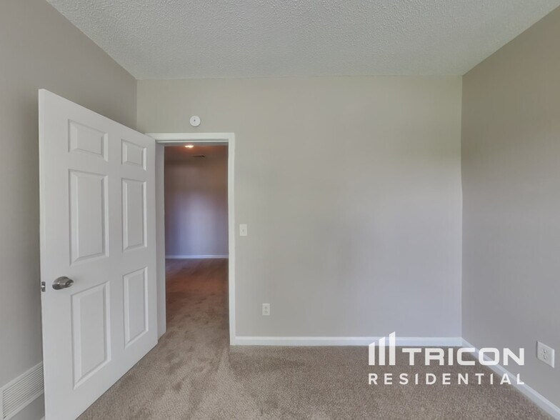 Building Photo - 5419 Village Ridge
