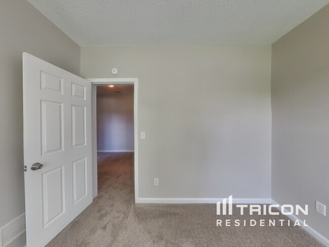 Building Photo - 5419 Village Ridge