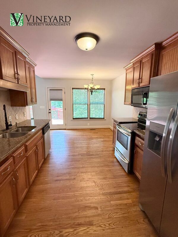 Building Photo - 102 Oak Ridge Trail