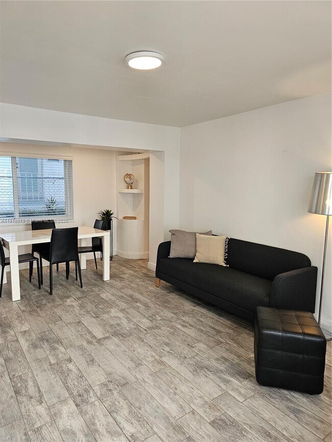 Building Photo - 622 15th St