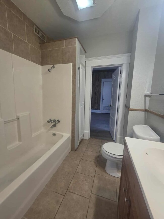 Building Photo - Updated home for a Great Price!