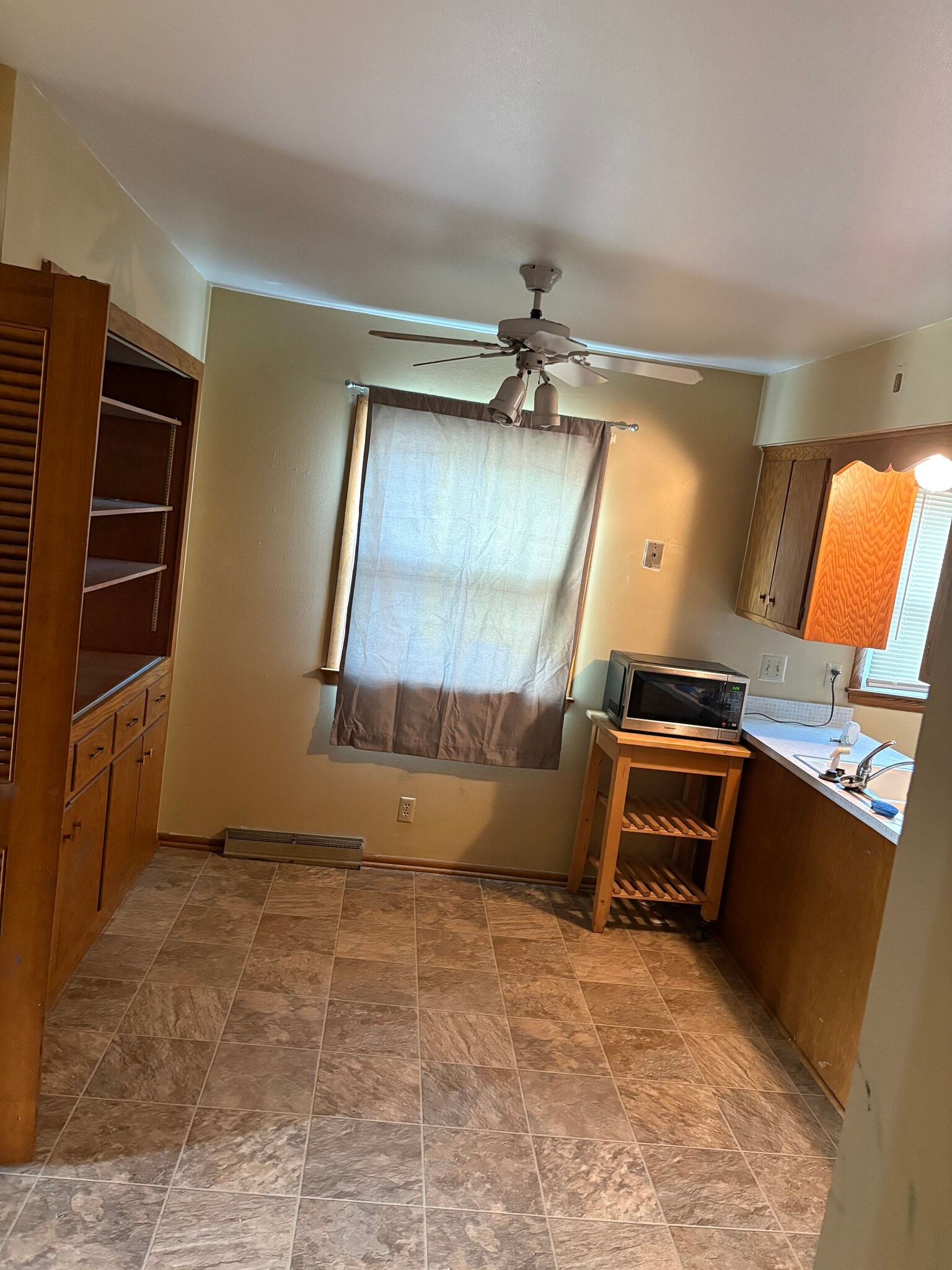 Dining area - 5124 N 106th St