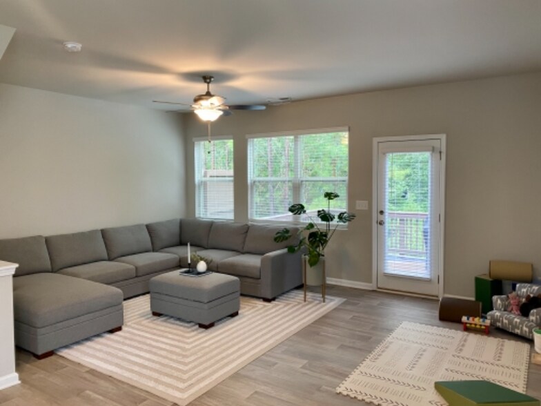 Building Photo - 3141 Meadowstone Ln SW