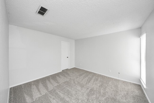 Building Photo - 3750 Tanglewilde St