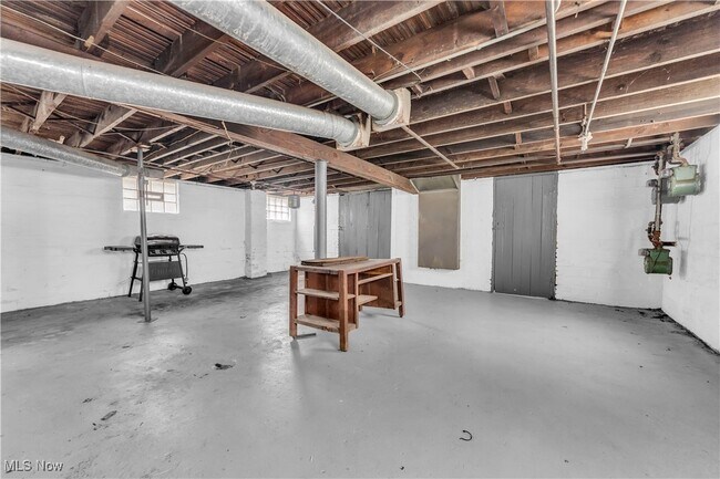 Building Photo - 14614 Glendale Ave
