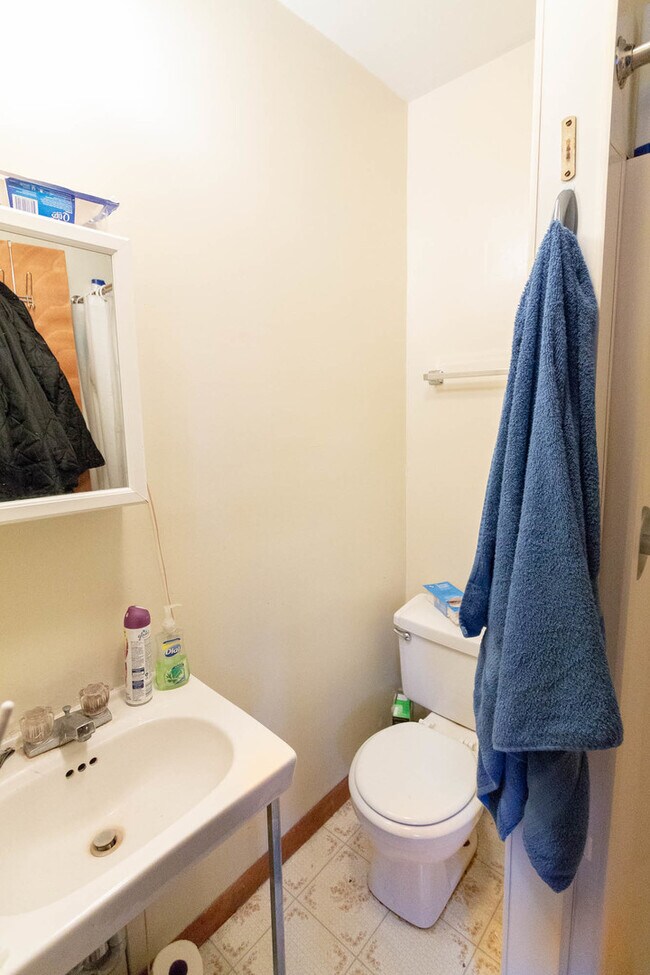 Building Photo - 1900 W Jackson St