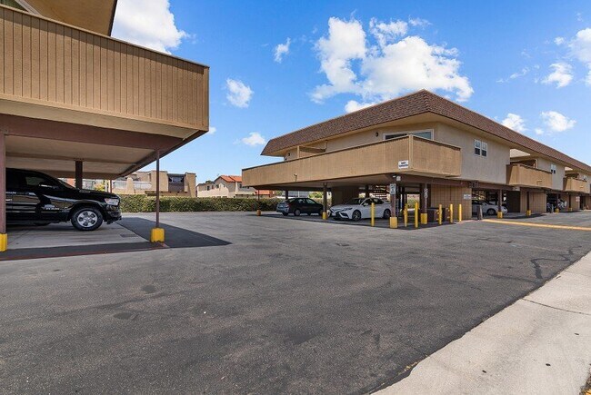Building Photo - 4901 Heil Ave
