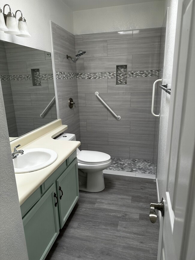 Building Photo - Calle Norlo